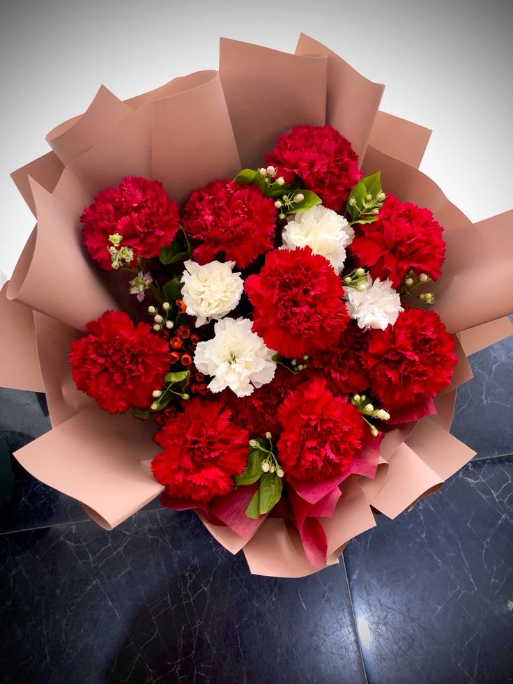 Bó hoa cẩm chướng đỏ